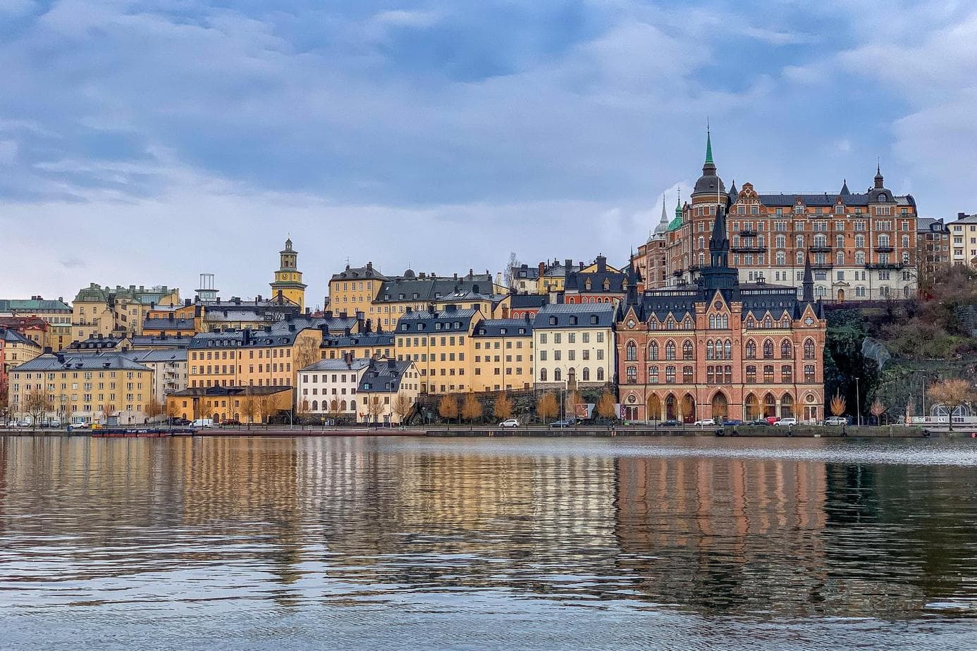 Resurs Bank öppnar kontor i Stockholm & ska satsa på e-handel